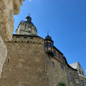 Die Burg Falkenstein wirkt aus der Froschperspektive noch imposanter.